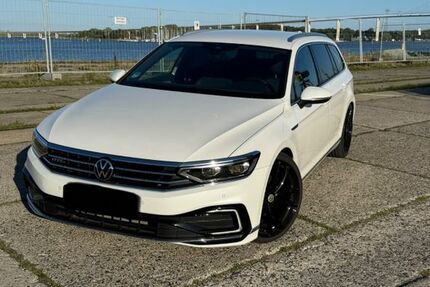 VW Passat Variant 44.250 km 24.999 &euro; Negast 18442