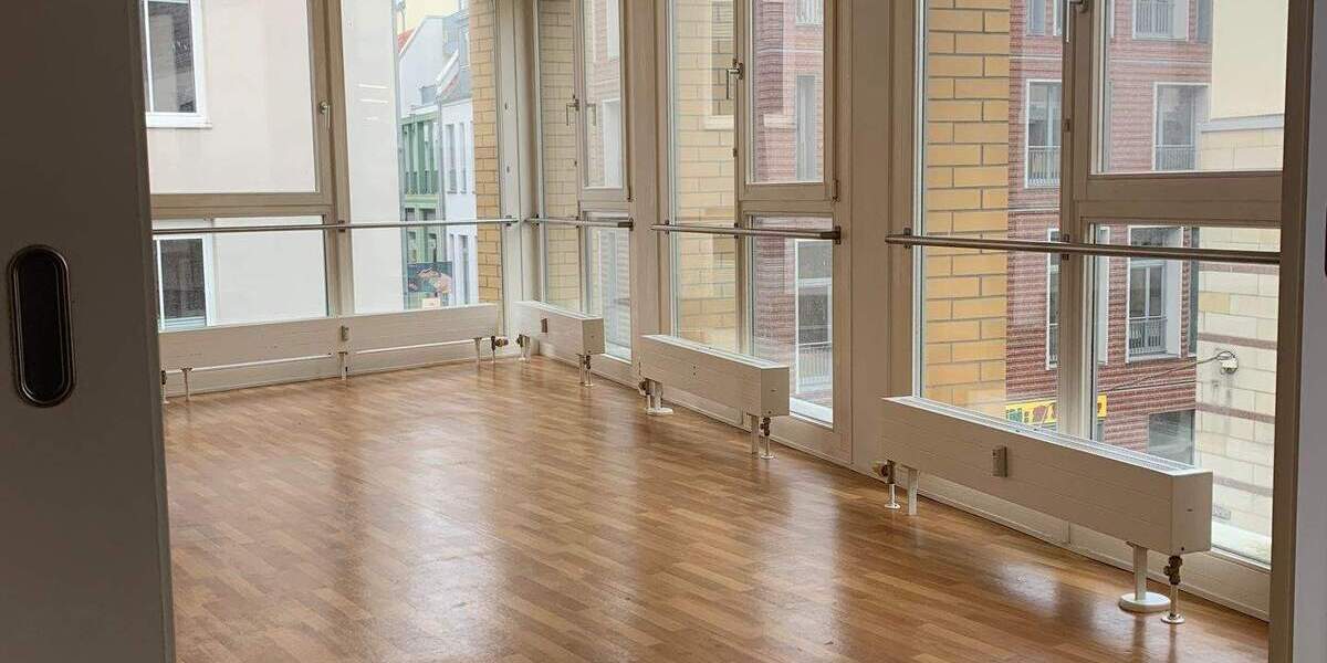 Etagenwohnung Stralsund Altstadt - 2 Zimmer, 72 m&sup2;, 720&euro; | Angebot:25682079