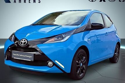 Toyota Aygo (X) 63.500 km 8.290 &euro; Stralsund 18437