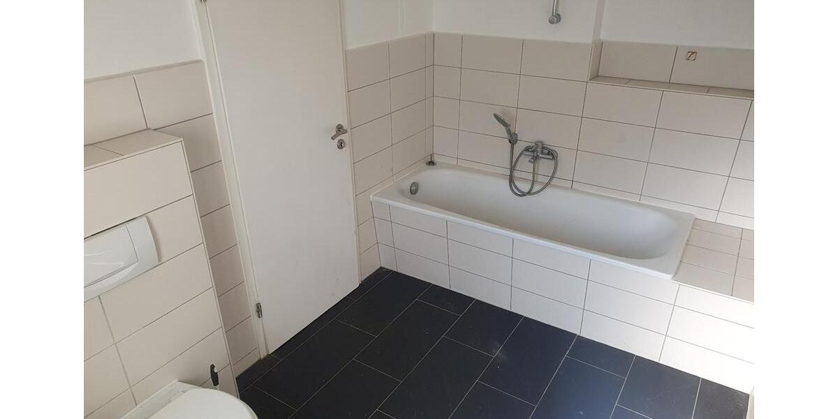 Erdgeschoßwohnung Stralsund - 3 Zimmer, 84 m&sup2;, 1.000&euro; | Angebot:25805324
