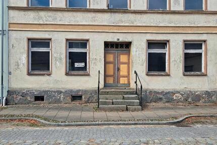 Haus Franzburg - 8 Zimmer, 200 m&sup2;, 52.000&euro; | Angebot:27497237