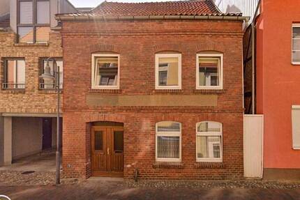 Haus Barth Stadtkern - 9 Zimmer, 215 m&sup2;, 127.500&euro; | Angebot:26499232