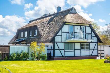 Haus Gingst - 18 Zimmer, 693 m&sup2;, 1.200.000&euro; | Angebot:25900011