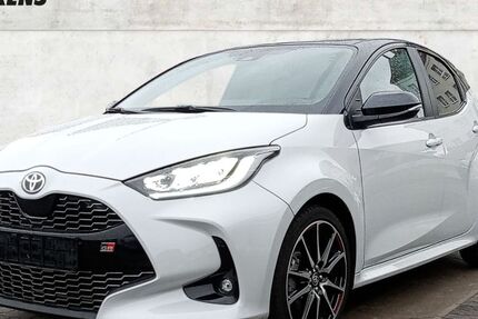 Toyota Yaris 11.582 km 23.980 &euro; Stralsund 18437