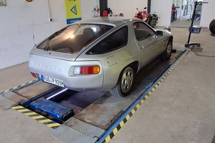Porsche 928 106.461 km 16.495 &euro; Bergen 18528