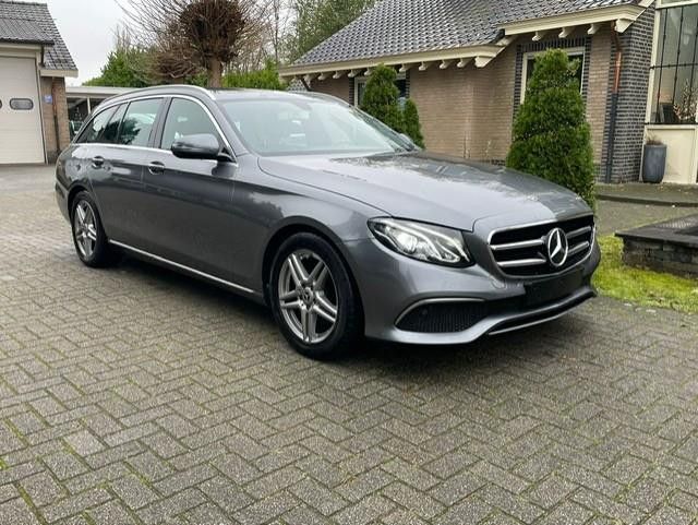 Mercedes-Benz E 200 147.115 km 13.600 &euro; Bergen op Zoom 4625A